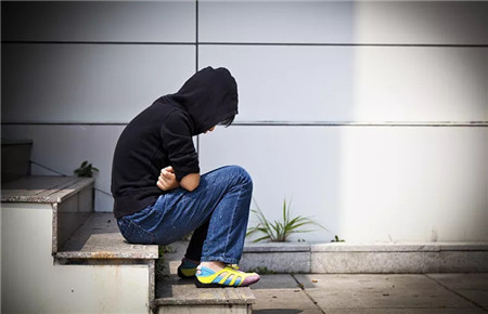 12岁男孩不想上学怎么办