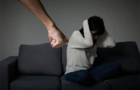 孩子叛逆动手打妈妈冷处理
