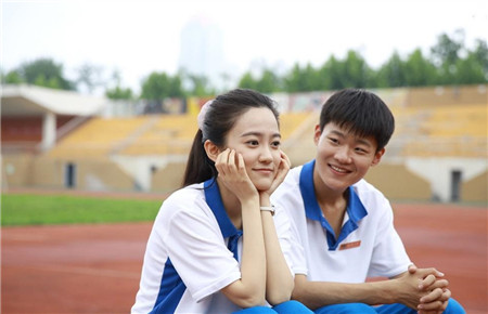 女儿小学早恋要怎么处理