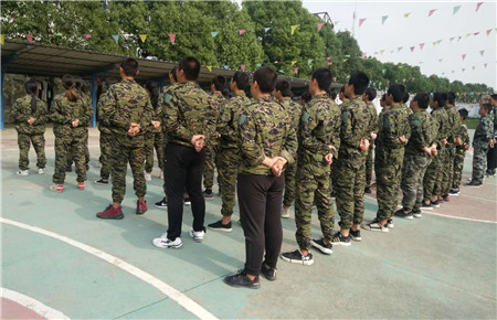 把孩子送到封闭学校好吗