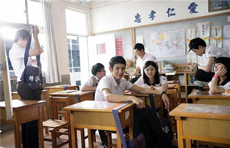 14岁的女儿早恋怎么办
