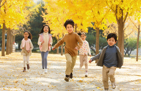 小孩深陷早恋的原因