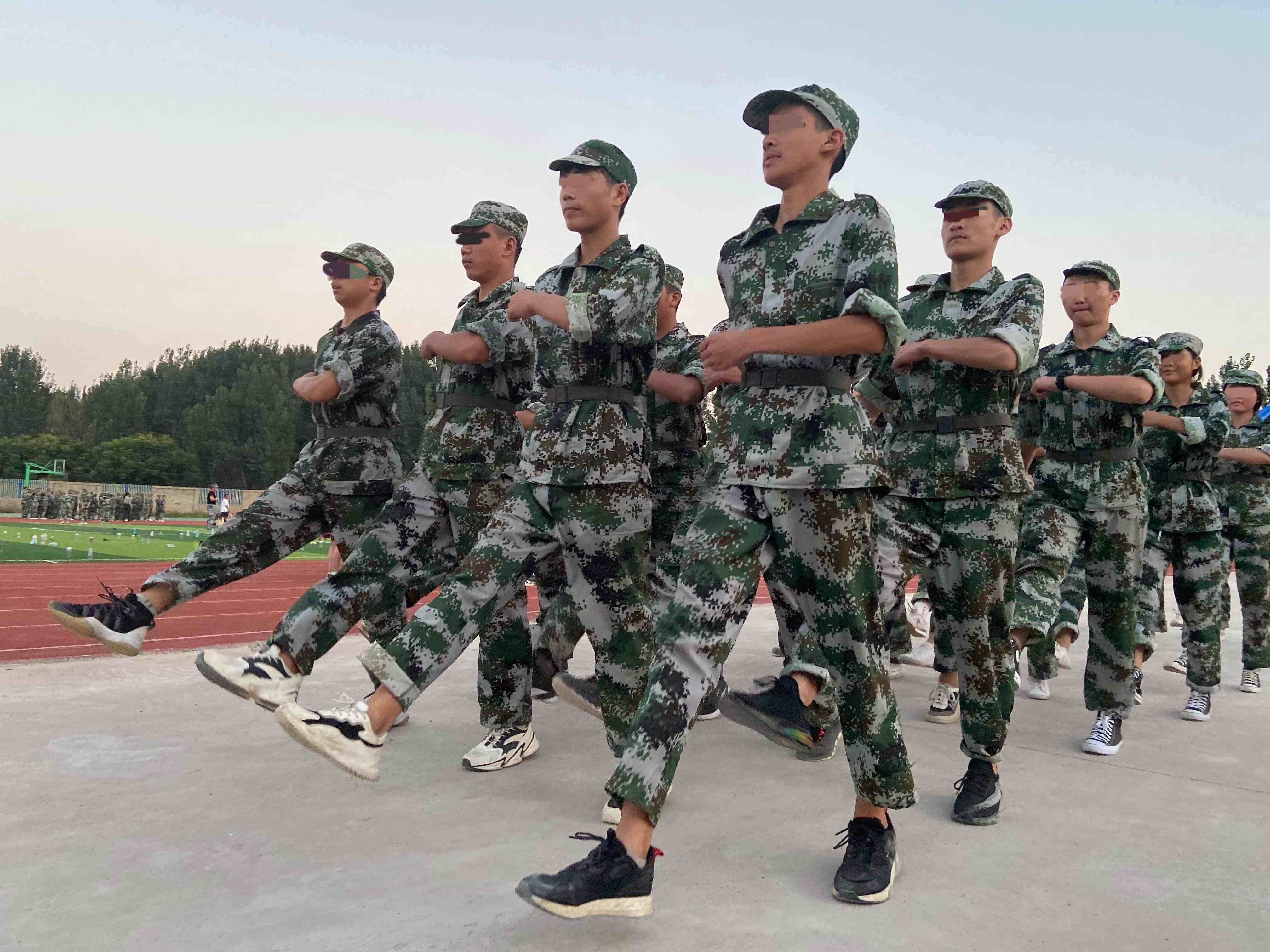 青少年封闭式教育学校,封闭式军事化学校