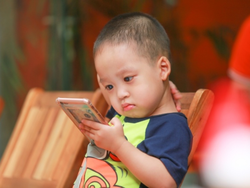 孩子手机瘾,孩子沉迷手机