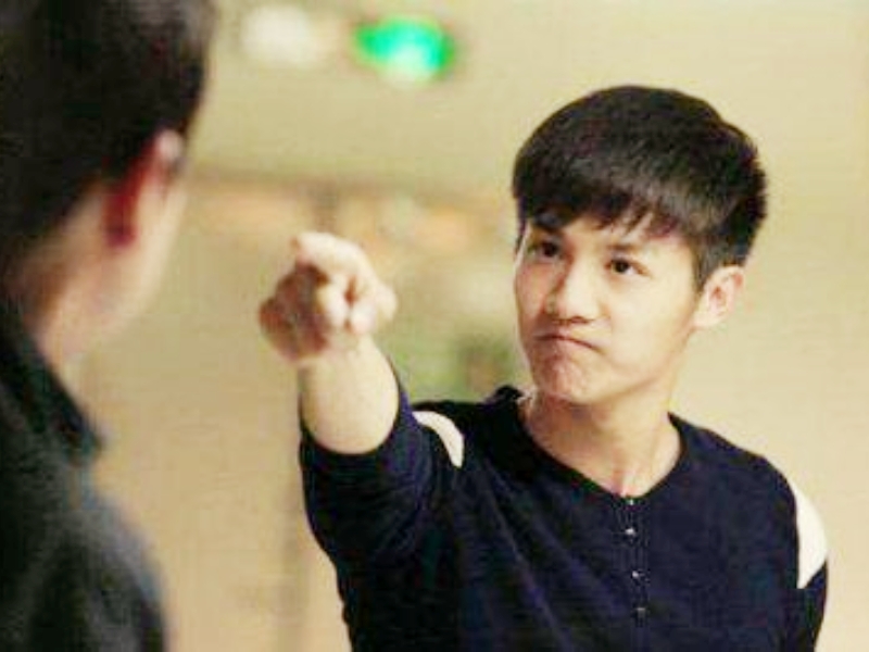 孩子暴躁易怒,孩子叛逆期教育学校