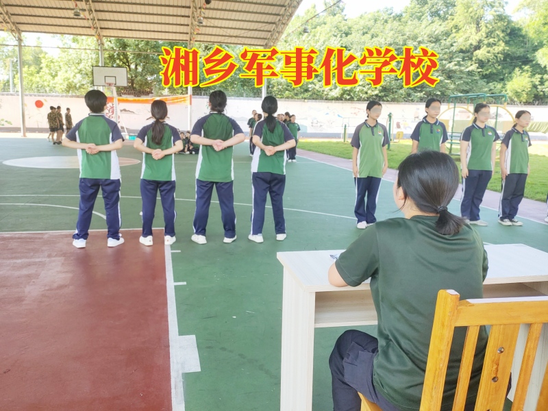 孩子意志薄弱,封闭式军事化学校