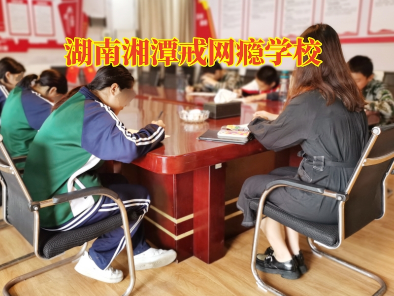 孩子玩手机不出门,孩子不出门