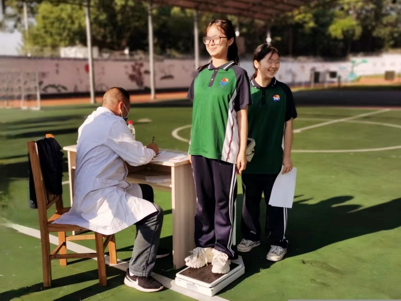 新起点青少年特训学校组织学员开展健康体检