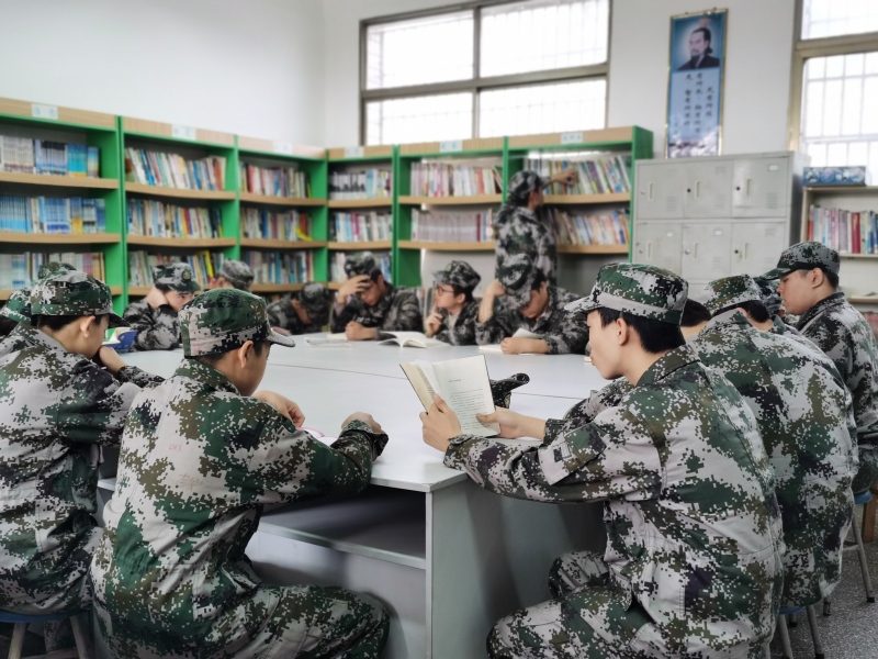 新起点读书活动日，寻找书中人间真理，新起点青少年特训学校