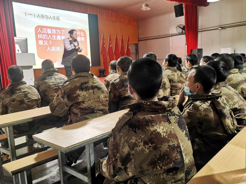新起点青少年特训学校对孩子进行人生观教育