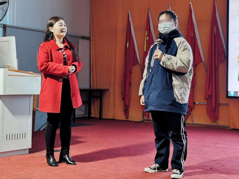 新起点教育专门学?？埂把Щ岬骺厍樾?，放飞好心情”为主题的活动