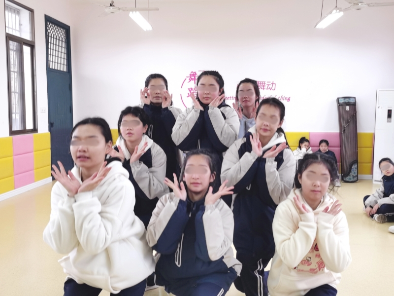 新起点教育专门学校紧张备战元旦汇演活动