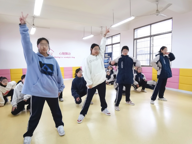 新起点教育专门学校紧张备战元旦汇演活动