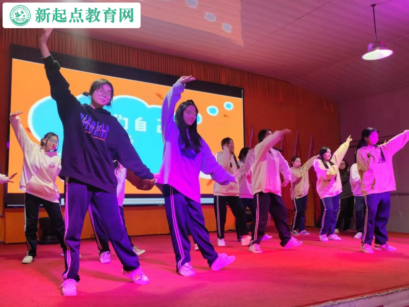 新起点青少年特训学校举行2024元旦跨年晚会