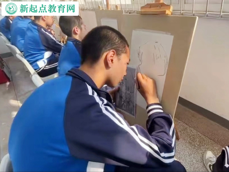 新起点叛逆孩子教育学校激发孩子绘画兴趣