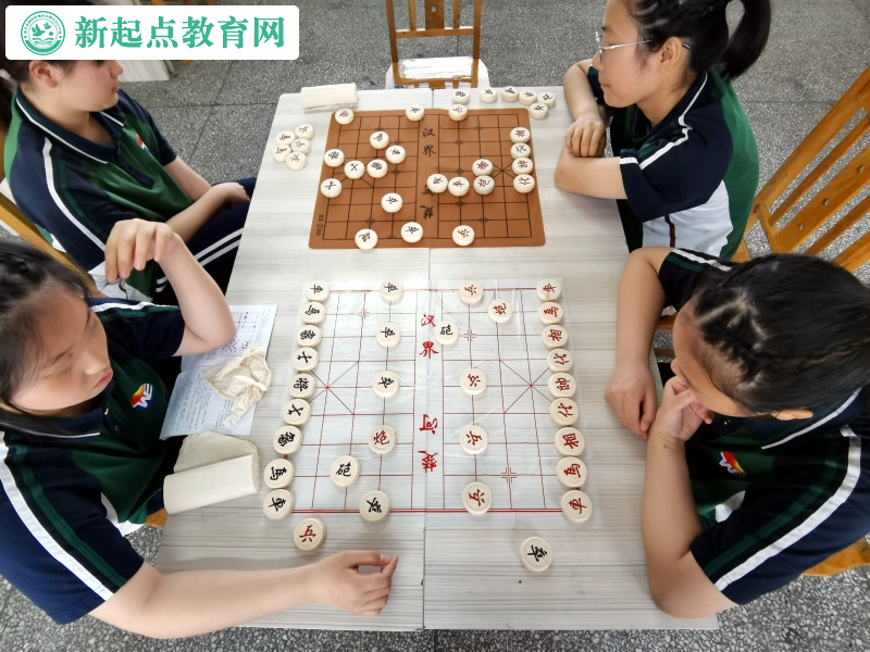 新起点叛逆孩子成长学校带领孩子感受象棋魅力