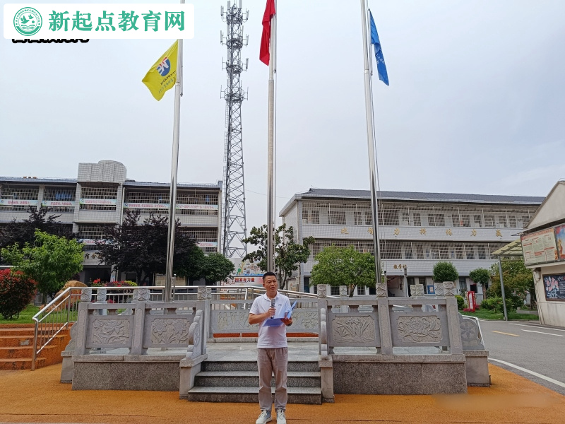 新起点叛逆孩子特训学校组织5.12默哀仪式