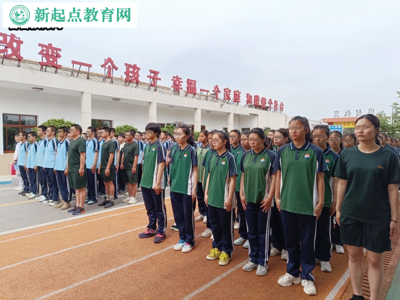 新起点叛逆孩子特训学校组织5.12默哀仪式
