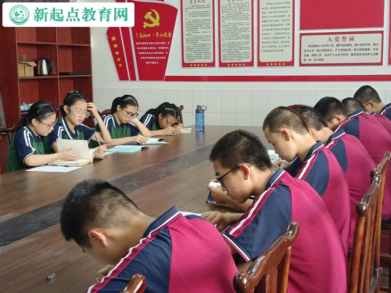 初中生叛逆期教育学校组织读书分享会