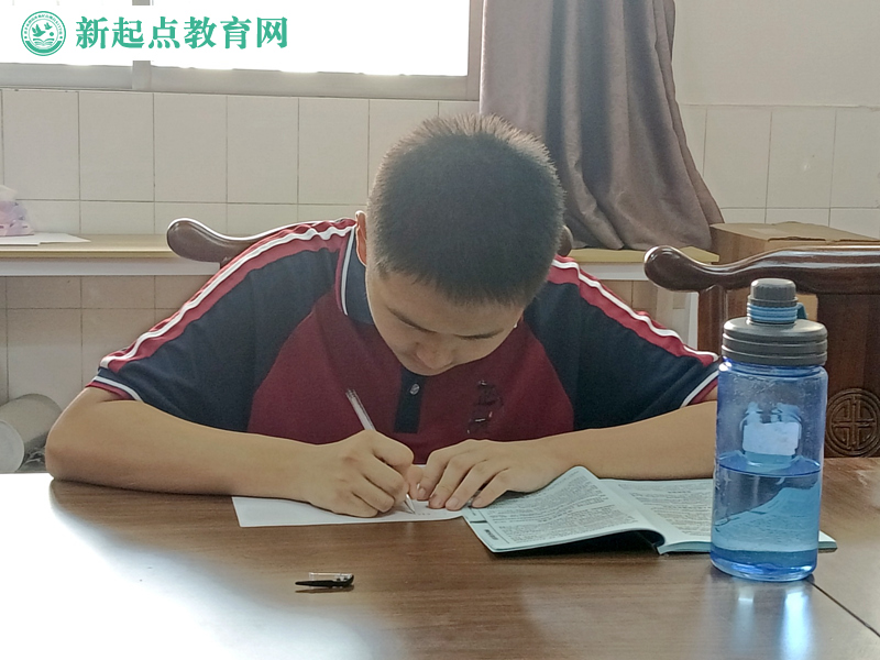 初中生叛逆期教育学校组织读书分享会