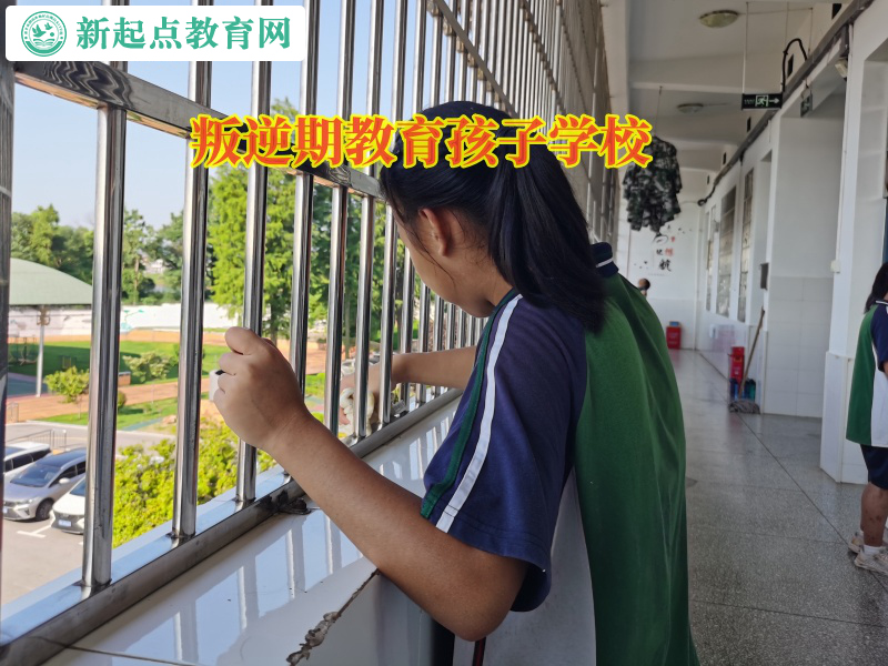 叛逆期教育孩子学校告诉孩子不能总去网吧