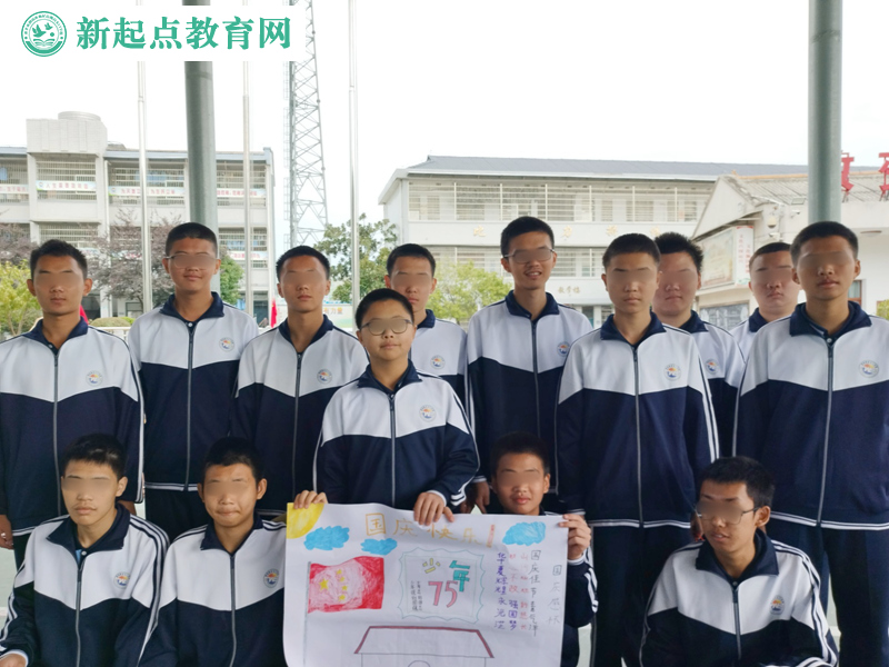 学生叛逆期封闭式学校开展国庆游园集市活动