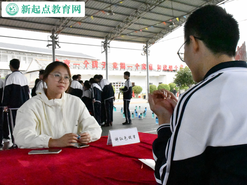 学生叛逆期封闭式学校开展国庆游园集市活动