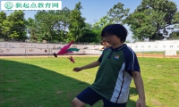 管教叛逆孩子学校组织学生们踢毽子活动